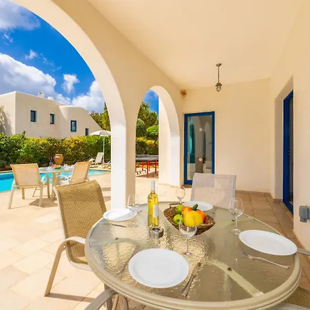 Artemis Villa Peyia
